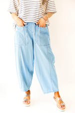 Cool Girl Barrel Jeans-Light Wash