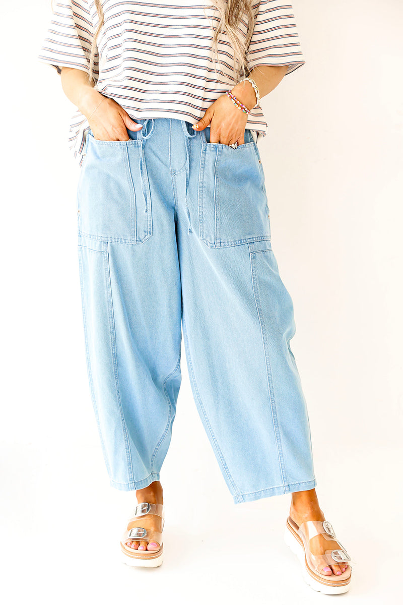 Cool Girl Barrel Jeans-Light Wash