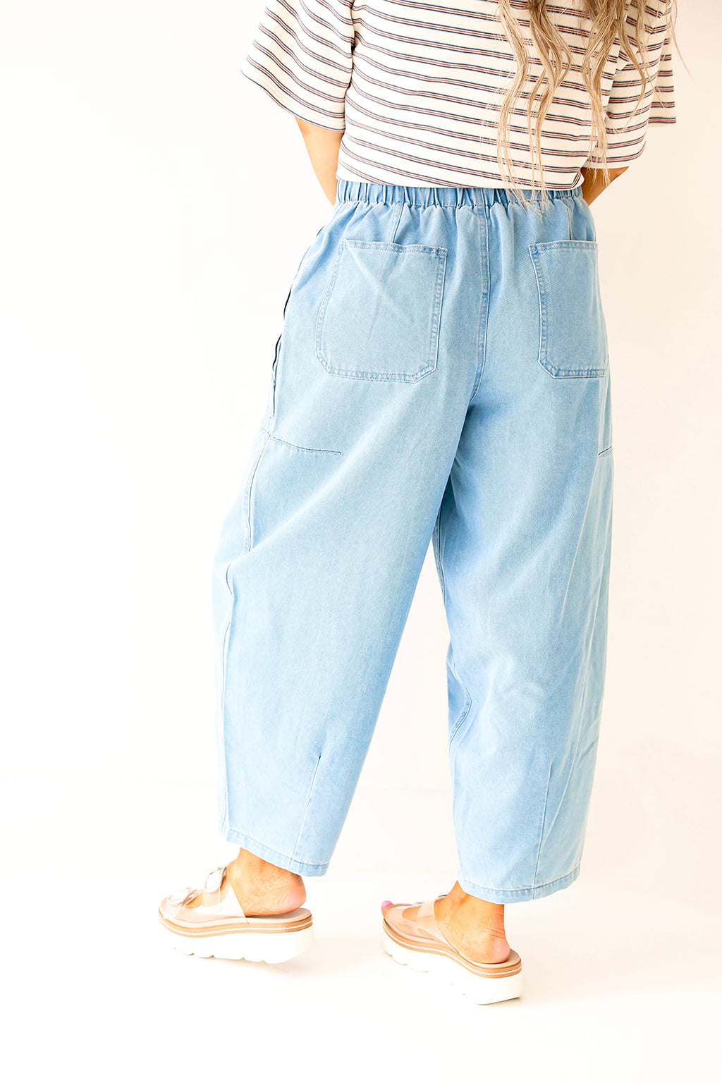 Cool Girl Barrel Jeans-Light Wash