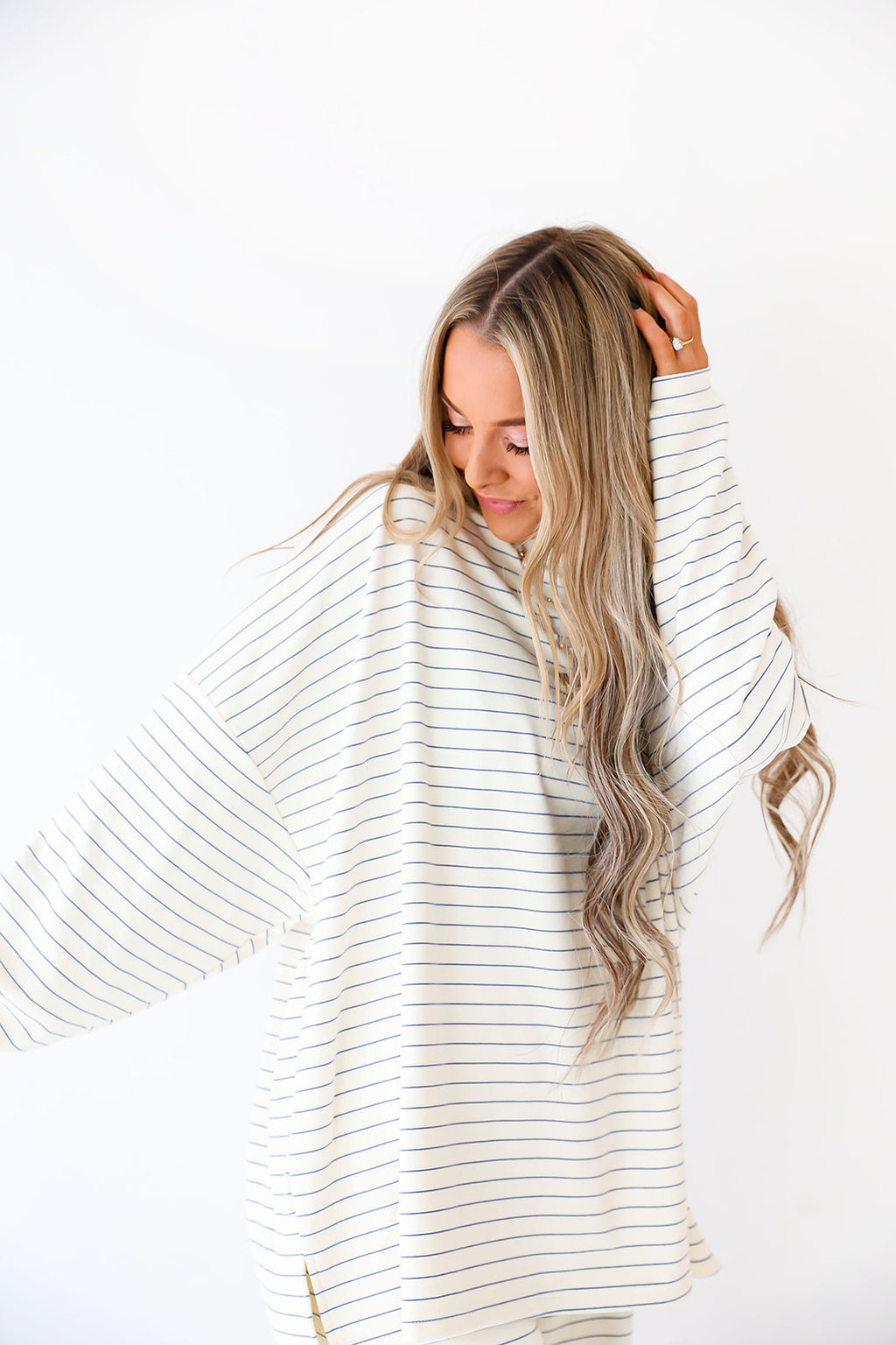 Cozy Weekend Striped Top – Ivory/Blue