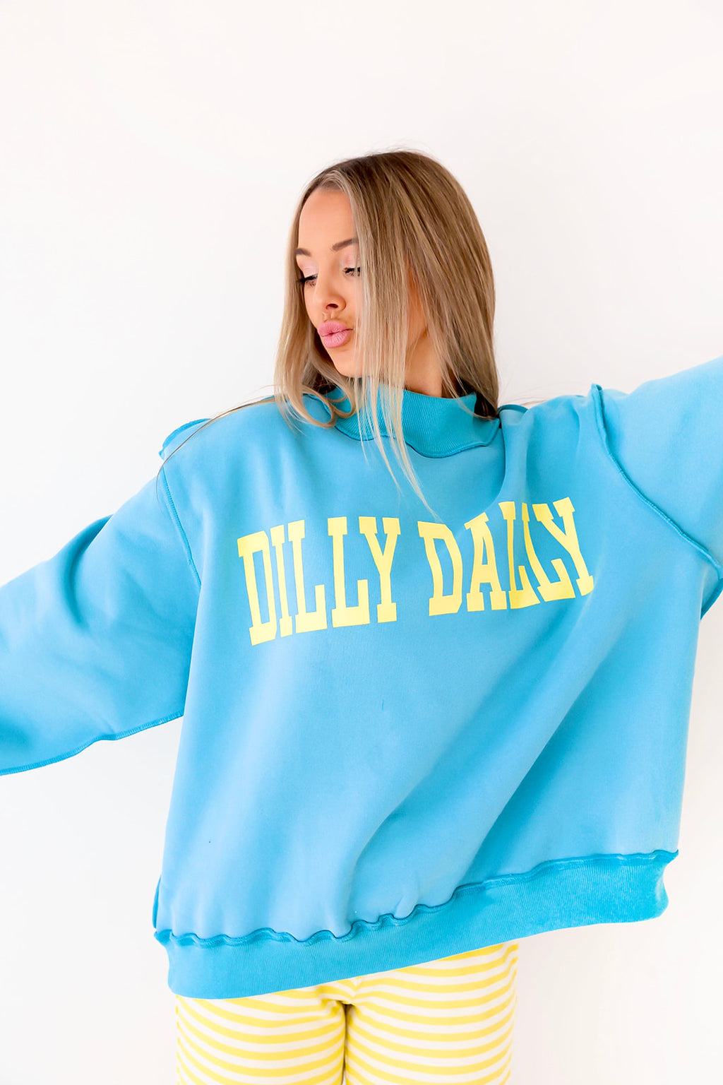 Dilly Dally Mockneck- Sky/Yellow