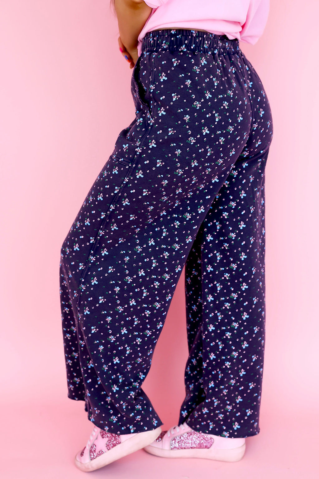 Faculty Favorite Floral Pants – Blueberry